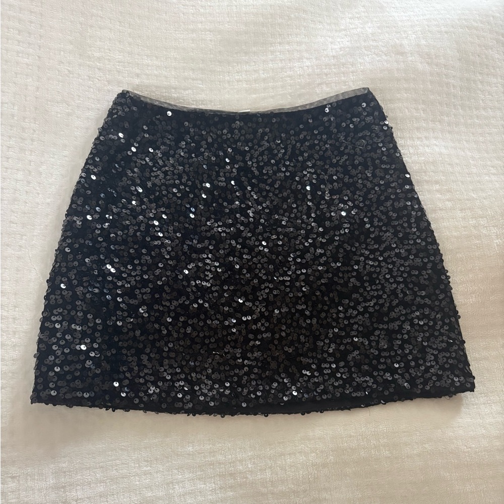 Like new condition, gap sparkly sequin black skirt, size 10